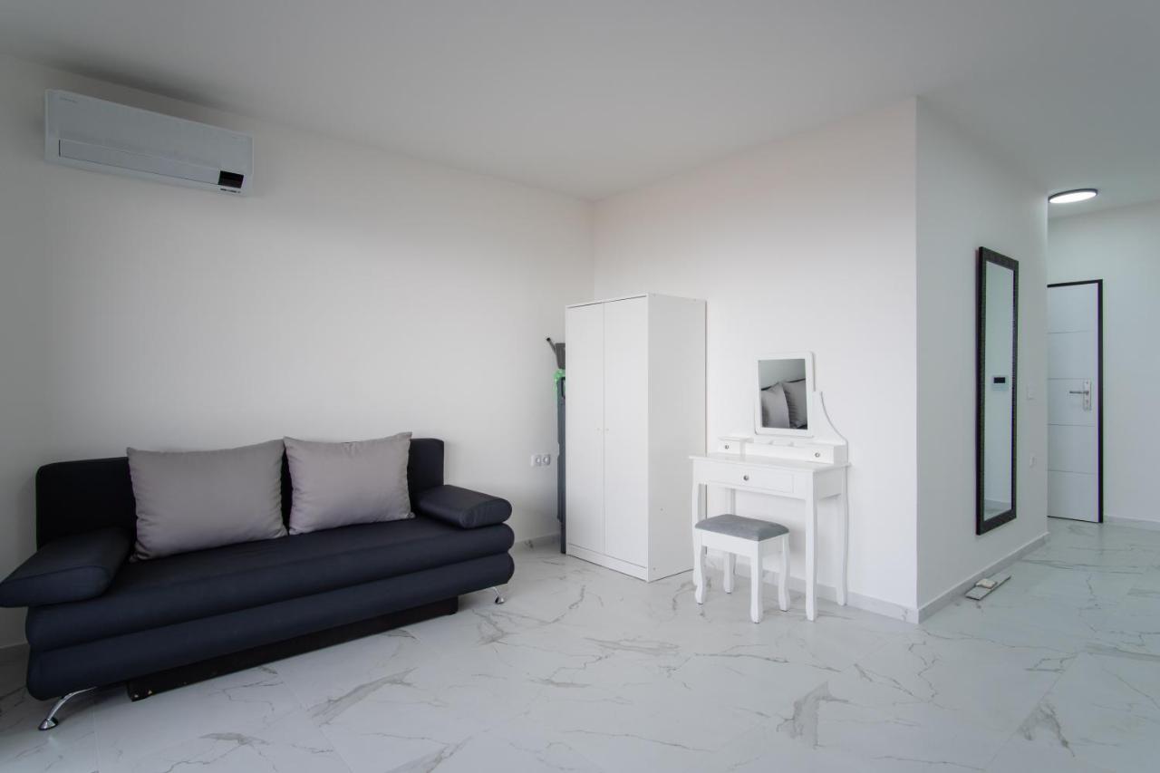 Noa East Residence Novalja Bagian luar foto