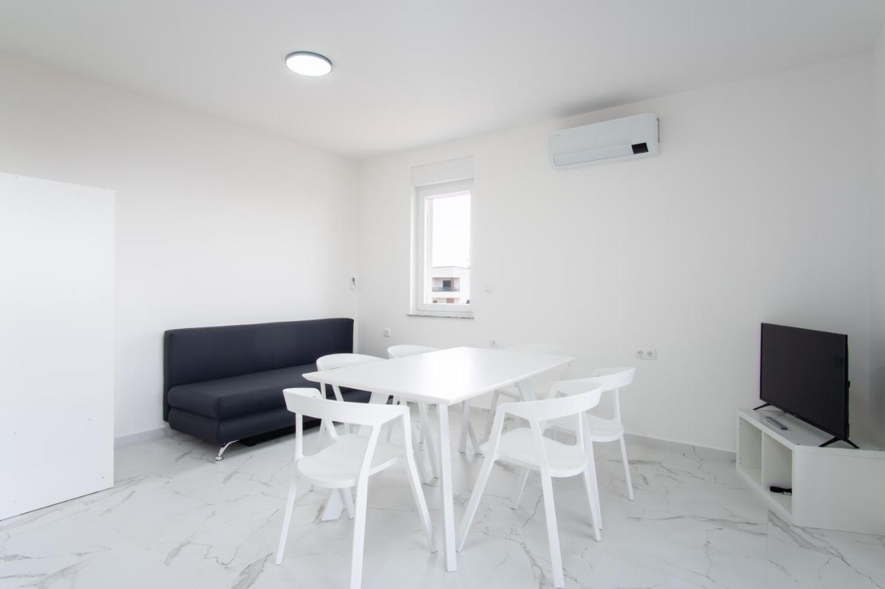 Noa East Residence Novalja Bagian luar foto