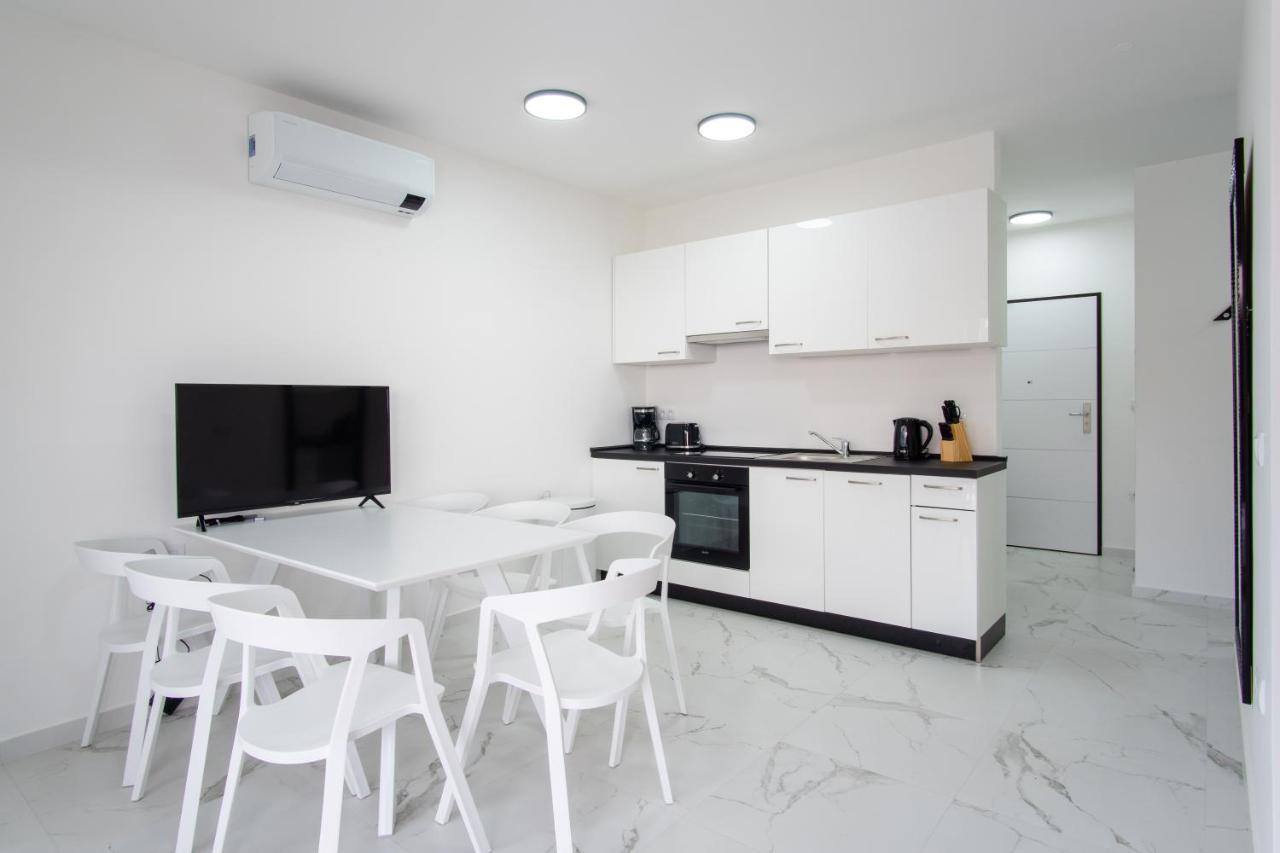 Noa East Residence Novalja Bagian luar foto